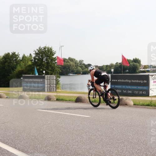15.06.2025 - 27. Vierlanden-Triathlon H.Heesch http://msf.ph/oto/7994474 15.06.2025 09:10:44 Radfahren 246 meine-sportfotos.de