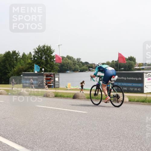 21.06.2025 - 27. Vierlanden-Triathlon H.Heesch http://msf.ph/oto/7994489 15.06.2025 11:22:15 Radfahren 653 meine-sportfotos.de