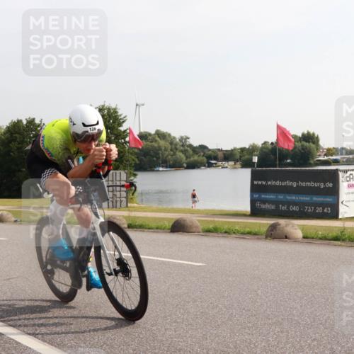 15.06.2025 - 27. Vierlanden-Triathlon H.Heesch http://msf.ph/oto/7994504 15.06.2025 09:10:57 Radfahren 54, 126 meine-sportfotos.de