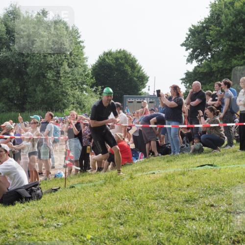 15.06.2025 - 27. Vierlanden-Triathlon KatJ http://msf.ph/oto/7994511 15.06.2025 09:54:49 Schwimmen 262, 294, 297, 361 meine-sportfotos.de