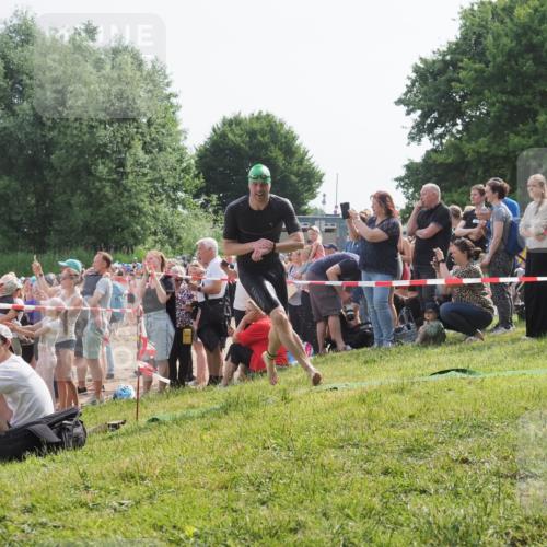 15.06.2025 - 27. Vierlanden-Triathlon KatJ http://msf.ph/oto/7994539 15.06.2025 09:54:49 Schwimmen 262, 294, 297, 361 meine-sportfotos.de