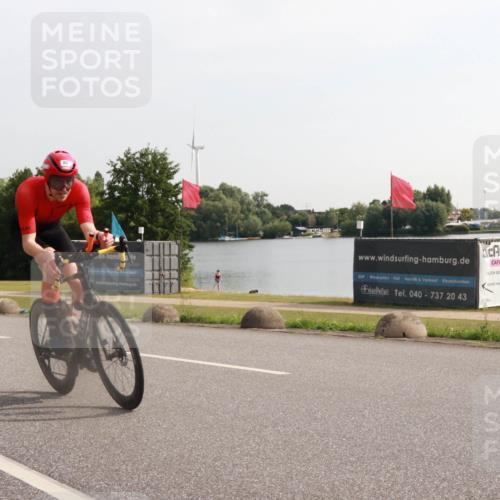 15.06.2025 - 27. Vierlanden-Triathlon H.Heesch http://msf.ph/oto/7994541 15.06.2025 09:11:37 Radfahren 80 meine-sportfotos.de