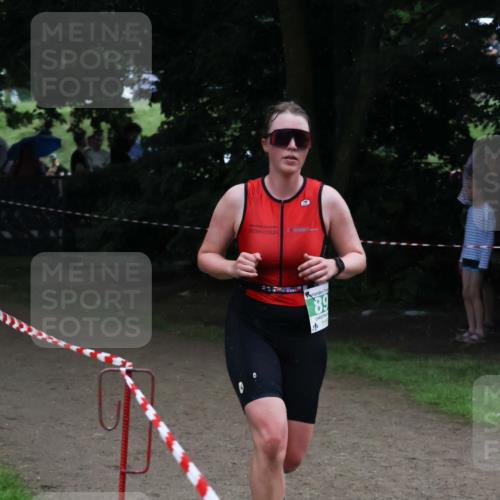 21.06.2025 - 27. Vierlanden-Triathlon Lena Gebhardt http://msf.ph/oto/7994543 15.06.2025 13:48:07 Laufen  meine-sportfotos.de