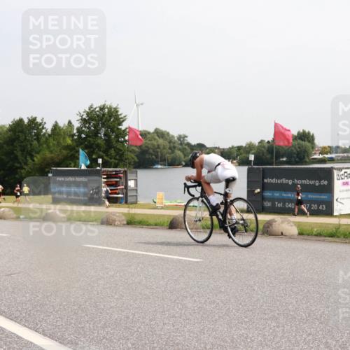21.06.2025 - 27. Vierlanden-Triathlon H.Heesch http://msf.ph/oto/7994561 15.06.2025 11:22:30 Radfahren 218, 767, 920 meine-sportfotos.de