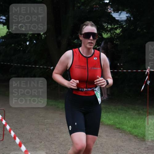 21.06.2025 - 27. Vierlanden-Triathlon Lena Gebhardt http://msf.ph/oto/7994567 15.06.2025 13:48:07 Laufen  meine-sportfotos.de