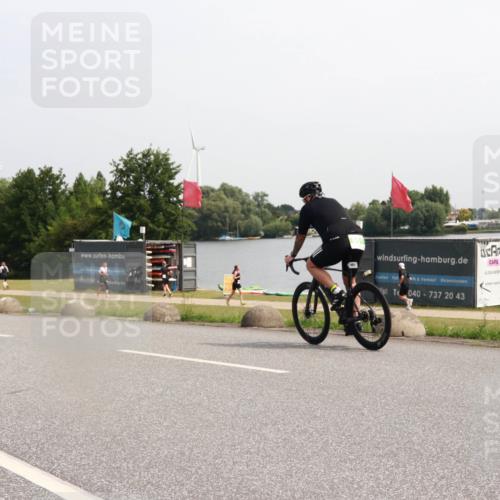 21.06.2025 - 27. Vierlanden-Triathlon H.Heesch http://msf.ph/oto/7994577 15.06.2025 11:22:36 Radfahren 74, 198, 920, 951 meine-sportfotos.de