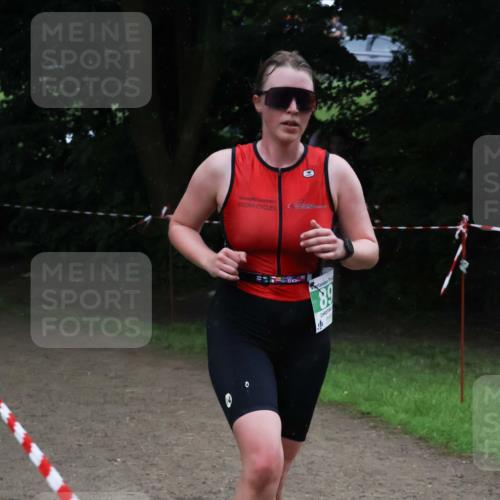 21.06.2025 - 27. Vierlanden-Triathlon Lena Gebhardt http://msf.ph/oto/7994579 15.06.2025 13:48:07 Laufen  meine-sportfotos.de