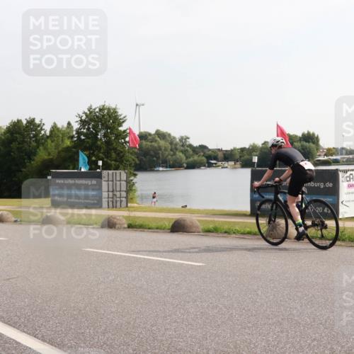 15.06.2025 - 27. Vierlanden-Triathlon H.Heesch http://msf.ph/oto/7994581 15.06.2025 09:12:01 Radfahren 46, 49, 85, 186, 210 meine-sportfotos.de