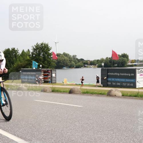 21.06.2025 - 27. Vierlanden-Triathlon H.Heesch http://msf.ph/oto/7994588 15.06.2025 11:22:36 Radfahren 74, 198, 920, 951 meine-sportfotos.de