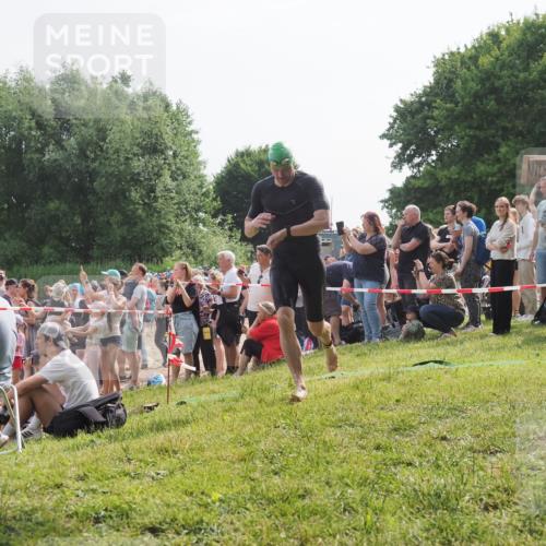 15.06.2025 - 27. Vierlanden-Triathlon KatJ http://msf.ph/oto/7994592 15.06.2025 09:54:50 Schwimmen 294, 297, 319, 361 meine-sportfotos.de
