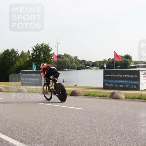 15.06.2025 - 27. Vierlanden-Triathlon H.Heesch http://msf.ph/oto/7994602 15.06.2025 09:12:22 Radfahren 124, 171, 219 meine-sportfotos.de