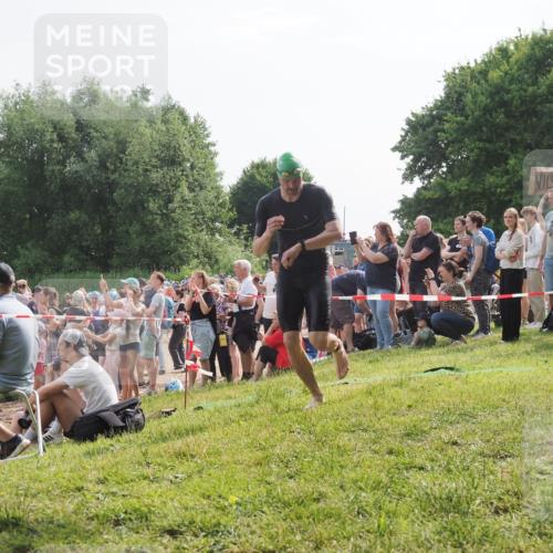 15.06.2025 - 27. Vierlanden-Triathlon KatJ http://msf.ph/oto/7994609 15.06.2025 09:54:50 Schwimmen 294, 297, 319, 361 meine-sportfotos.de