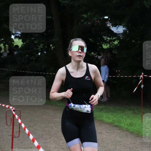 21.06.2025 - 27. Vierlanden-Triathlon Lena Gebhardt http://msf.ph/oto/7994618 15.06.2025 13:48:11 Laufen  meine-sportfotos.de
