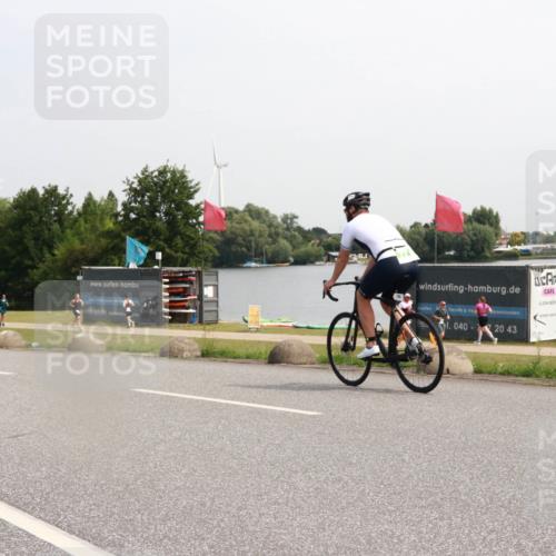 21.06.2025 - 27. Vierlanden-Triathlon H.Heesch http://msf.ph/oto/7994620 15.06.2025 11:22:54 Radfahren 776 meine-sportfotos.de