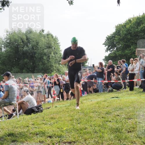15.06.2025 - 27. Vierlanden-Triathlon KatJ http://msf.ph/oto/7994634 15.06.2025 09:54:51 Schwimmen 294, 297, 319, 361 meine-sportfotos.de