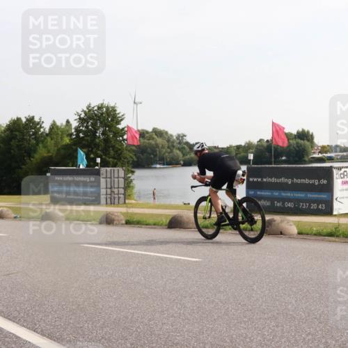 15.06.2025 - 27. Vierlanden-Triathlon H.Heesch http://msf.ph/oto/7994635 15.06.2025 09:12:36 Radfahren 151, 159 meine-sportfotos.de