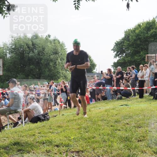15.06.2025 - 27. Vierlanden-Triathlon KatJ http://msf.ph/oto/7994647 15.06.2025 09:54:51 Schwimmen 294, 297, 319, 361 meine-sportfotos.de