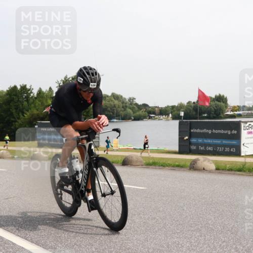 21.06.2025 - 27. Vierlanden-Triathlon H.Heesch http://msf.ph/oto/7994653 15.06.2025 11:22:59 Radfahren 109, 770, 776, 946 meine-sportfotos.de