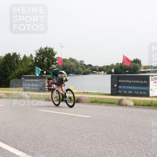 21.06.2025 - 27. Vierlanden-Triathlon H.Heesch http://msf.ph/oto/7994665 15.06.2025 11:23:04 Radfahren 109, 770, 946, 963 meine-sportfotos.de