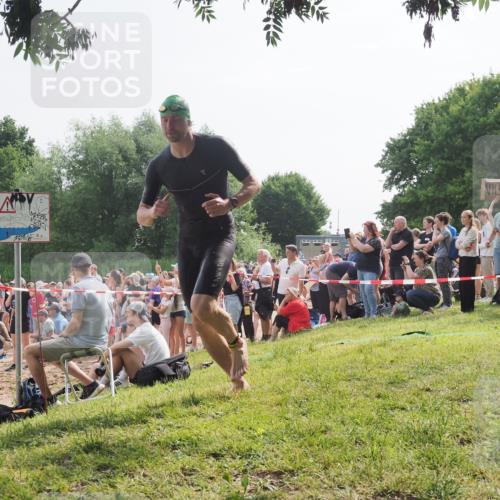15.06.2025 - 27. Vierlanden-Triathlon KatJ http://msf.ph/oto/7994678 15.06.2025 09:54:51 Schwimmen 294, 297, 319, 361 meine-sportfotos.de