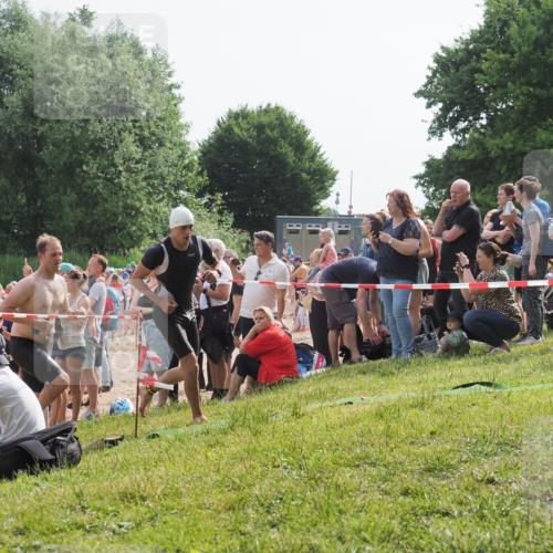 15.06.2025 - 27. Vierlanden-Triathlon KatJ http://msf.ph/oto/7994695 15.06.2025 09:54:55 Schwimmen 297, 319, 336, 344, 361 meine-sportfotos.de
