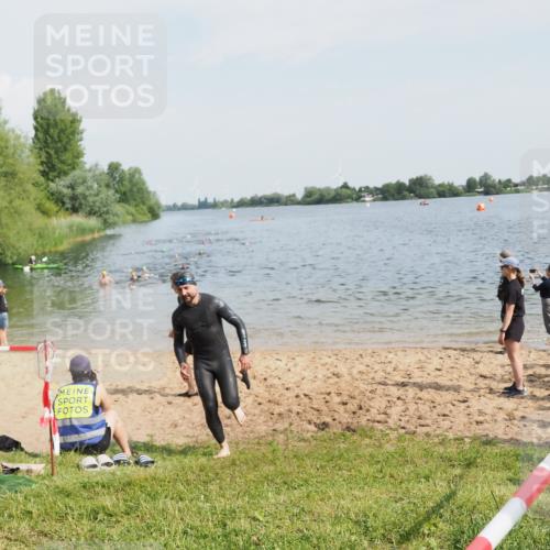 21.06.2025 - 27. Vierlanden-Triathlon MichiJ http://msf.ph/oto/7994696 15.06.2026 09:56:23 Schwimmen 260, 314, 323, 438 meine-sportfotos.de