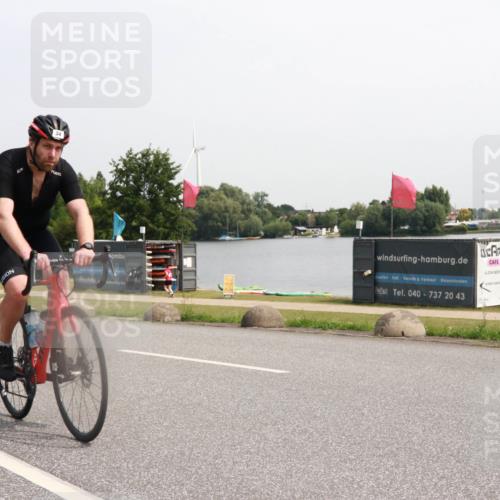 21.06.2025 - 27. Vierlanden-Triathlon H.Heesch http://msf.ph/oto/7994697 15.06.2025 11:23:11 Radfahren 34, 71, 963 meine-sportfotos.de
