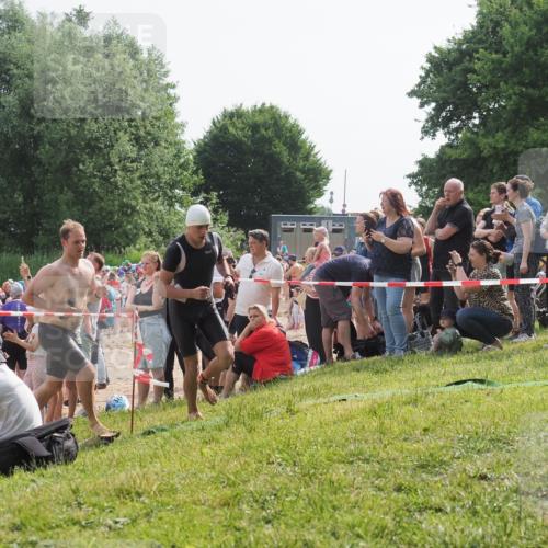 15.06.2025 - 27. Vierlanden-Triathlon KatJ http://msf.ph/oto/7994706 15.06.2025 09:54:55 Schwimmen 297, 319, 336, 344, 361 meine-sportfotos.de