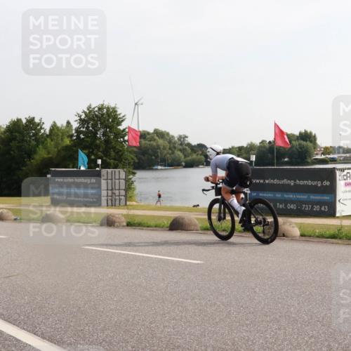 15.06.2025 - 27. Vierlanden-Triathlon H.Heesch http://msf.ph/oto/7994707 15.06.2025 09:12:55 Radfahren 200, 214 meine-sportfotos.de