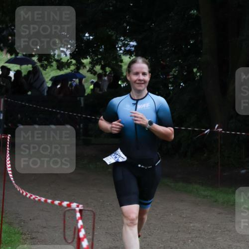 21.06.2025 - 27. Vierlanden-Triathlon Lena Gebhardt http://msf.ph/oto/7994708 15.06.2025 13:48:48 Laufen  meine-sportfotos.de