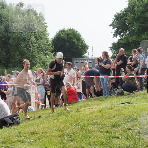 15.06.2025 - 27. Vierlanden-Triathlon KatJ http://msf.ph/oto/7994722 15.06.2025 09:54:55 Schwimmen 297, 319, 336, 344, 361 meine-sportfotos.de