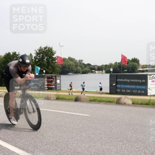 21.06.2025 - 27. Vierlanden-Triathlon H.Heesch http://msf.ph/oto/7994724 15.06.2025 11:23:19 Radfahren 180, 183, 753 meine-sportfotos.de