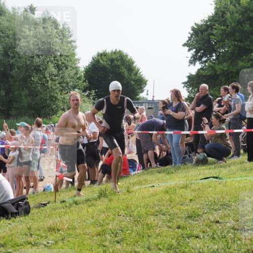 15.06.2025 - 27. Vierlanden-Triathlon KatJ http://msf.ph/oto/7994740 15.06.2025 09:54:55 Schwimmen 297, 319, 336, 344, 361 meine-sportfotos.de