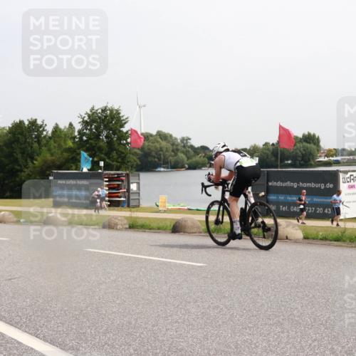 21.06.2025 - 27. Vierlanden-Triathlon H.Heesch http://msf.ph/oto/7994752 15.06.2025 11:23:23 Radfahren 180, 183, 753 meine-sportfotos.de