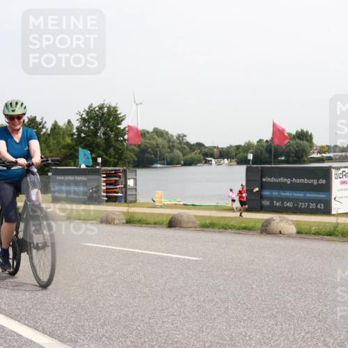 21.06.2025 - 27. Vierlanden-Triathlon H.Heesch http://msf.ph/oto/7994764 15.06.2025 11:23:31 Radfahren 543, 858 meine-sportfotos.de
