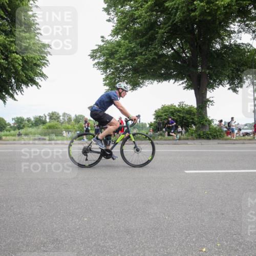 15.06.2025 - 7 Türme Triathlon Yannick Fuchs http://msf.ph/oto/7994765 15.06.2025 13:37:56 Radfahren 812, 944, 972 meine-sportfotos.de