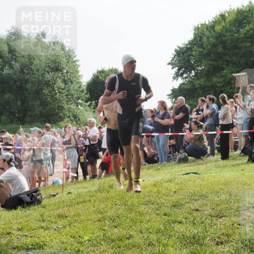 15.06.2025 - 27. Vierlanden-Triathlon KatJ http://msf.ph/oto/7994827 15.06.2025 09:54:57 Schwimmen 297, 319, 336, 344, 361 meine-sportfotos.de