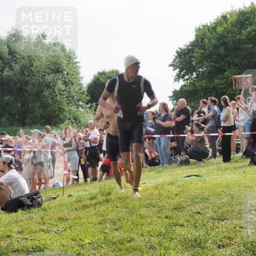 15.06.2025 - 27. Vierlanden-Triathlon KatJ http://msf.ph/oto/7994839 15.06.2025 09:54:57 Schwimmen 297, 319, 336, 344, 361 meine-sportfotos.de