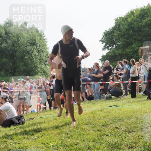 15.06.2025 - 27. Vierlanden-Triathlon KatJ http://msf.ph/oto/7994850 15.06.2025 09:54:57 Schwimmen 297, 319, 336, 344, 361 meine-sportfotos.de