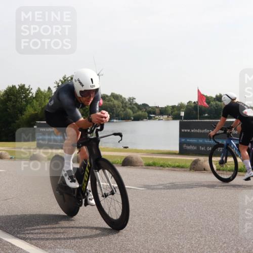 15.06.2025 - 27. Vierlanden-Triathlon H.Heesch http://msf.ph/oto/7994857 15.06.2025 09:14:11 Radfahren 26, 50, 120, 221 meine-sportfotos.de