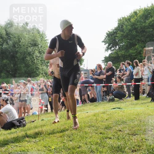15.06.2025 - 27. Vierlanden-Triathlon KatJ http://msf.ph/oto/7994861 15.06.2025 09:54:57 Schwimmen 297, 319, 336, 344, 361 meine-sportfotos.de