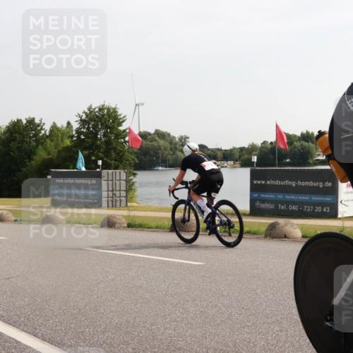15.06.2025 - 27. Vierlanden-Triathlon H.Heesch http://msf.ph/oto/7994867 15.06.2025 09:14:11 Radfahren 26, 50, 120, 221 meine-sportfotos.de