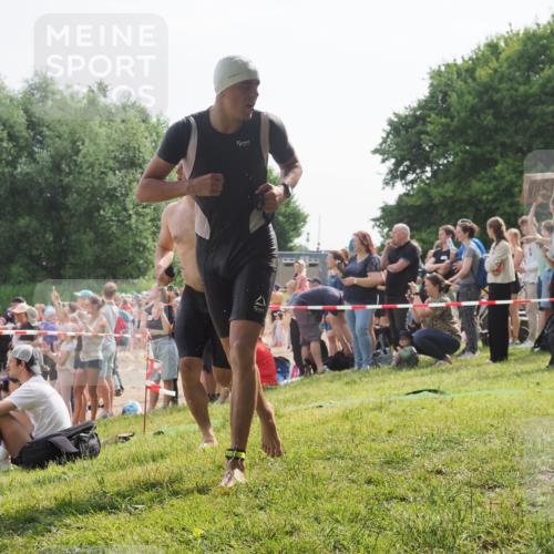 15.06.2025 - 27. Vierlanden-Triathlon KatJ http://msf.ph/oto/7994870 15.06.2025 09:54:57 Schwimmen 297, 319, 336, 344, 361 meine-sportfotos.de
