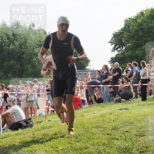 15.06.2025 - 27. Vierlanden-Triathlon KatJ http://msf.ph/oto/7994882 15.06.2025 09:54:57 Schwimmen 297, 319, 336, 344, 361 meine-sportfotos.de