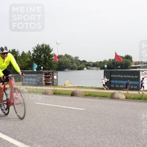 21.06.2025 - 27. Vierlanden-Triathlon H.Heesch http://msf.ph/oto/7994886 15.06.2025 11:24:31 Radfahren 161, 213, 904 meine-sportfotos.de