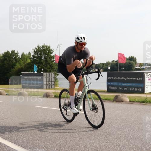 15.06.2025 - 27. Vierlanden-Triathlon H.Heesch http://msf.ph/oto/7994919 15.06.2025 09:14:40 Radfahren 15, 21, 75 meine-sportfotos.de