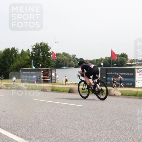 21.06.2025 - 27. Vierlanden-Triathlon H.Heesch http://msf.ph/oto/7994921 15.06.2025 11:24:51 Radfahren 199 meine-sportfotos.de