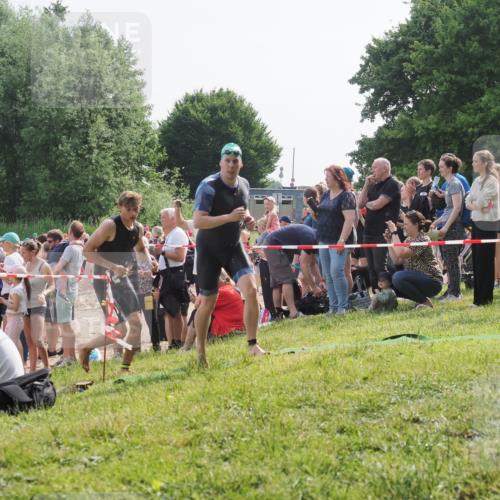 15.06.2025 - 27. Vierlanden-Triathlon KatJ http://msf.ph/oto/7994961 15.06.2025 09:55:01 Schwimmen 319, 336, 344, 361 meine-sportfotos.de