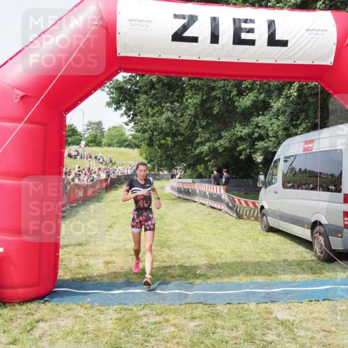 21.06.2025 - 27. Vierlanden-Triathlon MichiJ http://msf.ph/oto/7994972 15.06.2026 11:18:41 Ziel 513 meine-sportfotos.de