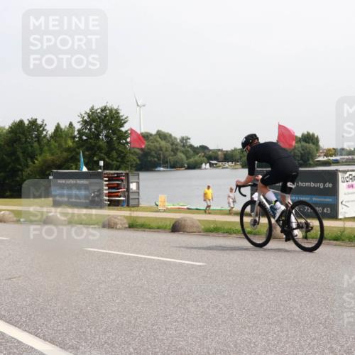 21.06.2025 - 27. Vierlanden-Triathlon H.Heesch http://msf.ph/oto/7994973 15.06.2025 11:25:03 Radfahren 81, 693 meine-sportfotos.de